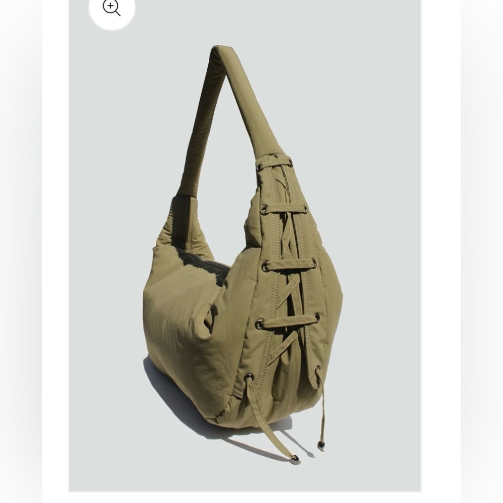 Isla Puffy Bag w/ Interlaced
Side Panels